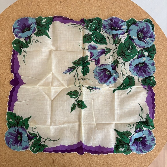 LOT of 12 Vintage Hankerchiefs - Picture 14 of 14